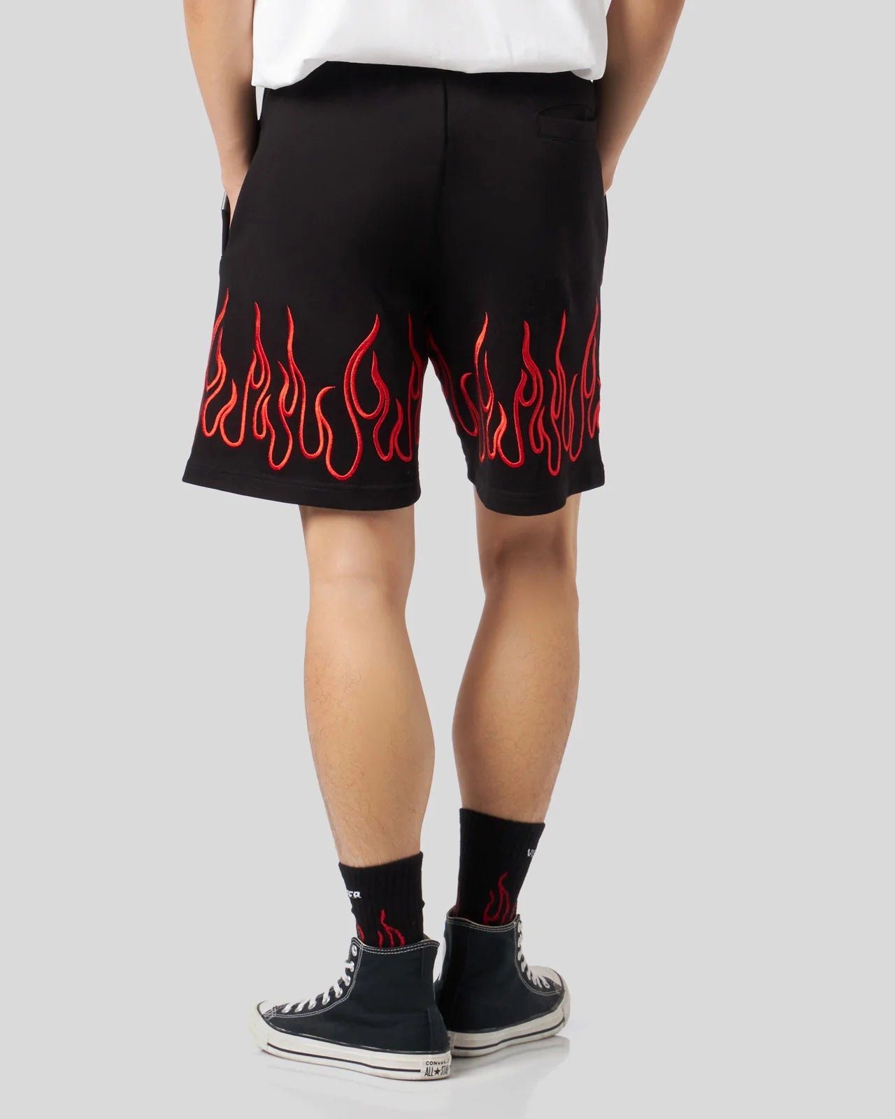 Vision Of Super Pantaloncini corti neri con fiamme ricamate rosse